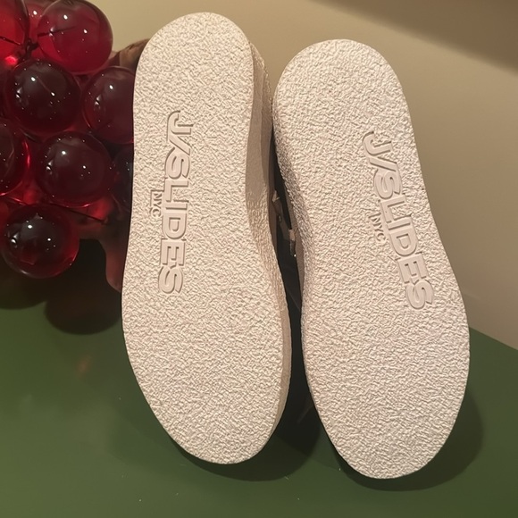 J/Slides NWOT tan suede with faux fur inside - Picture 5 of 6